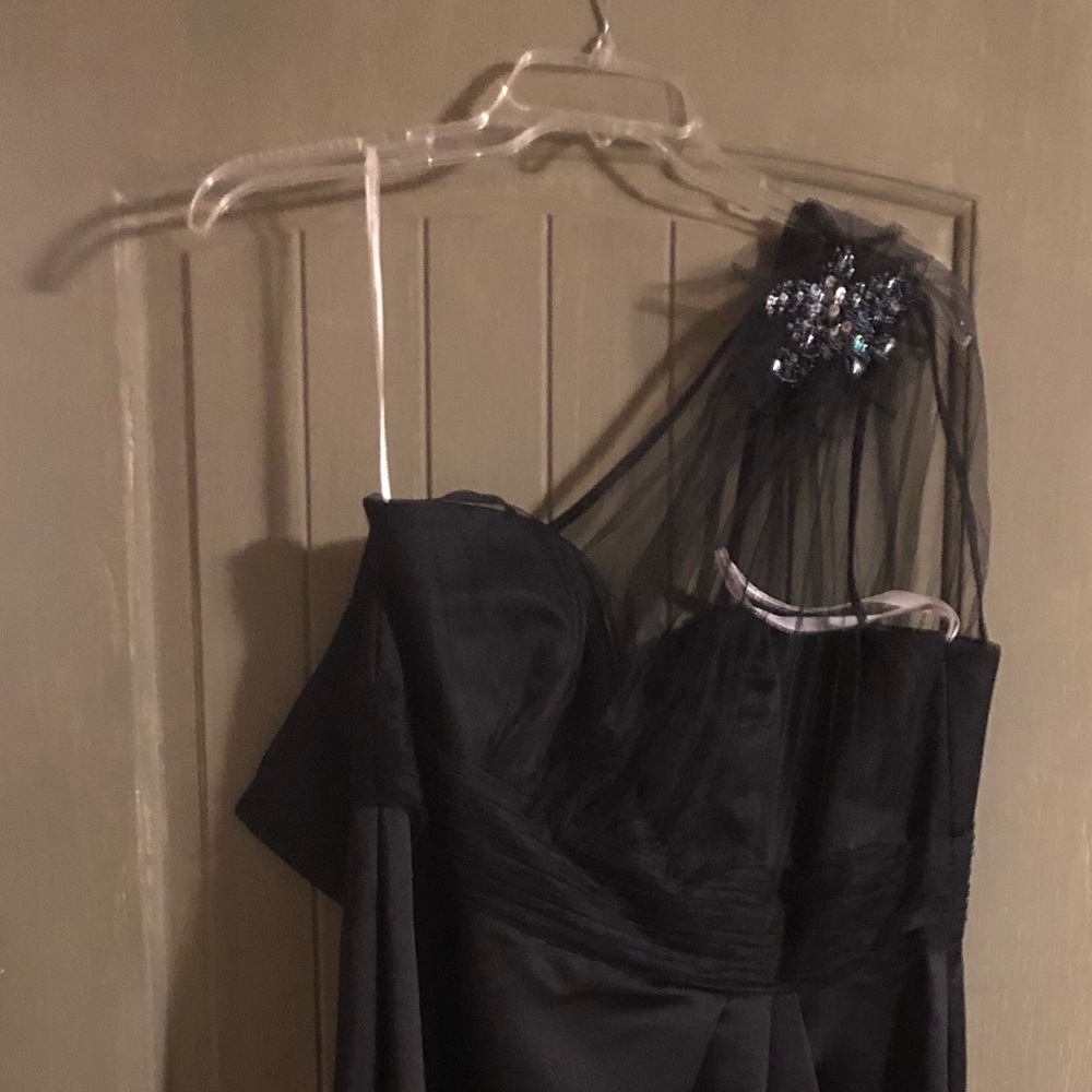 One-shoulder bridesmaid/formal dress